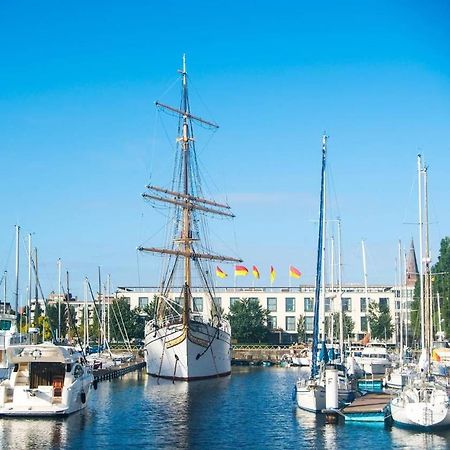 2 Slaapkamer Appartement Op De Zeedijk Van Oostende. Eksteriør billede