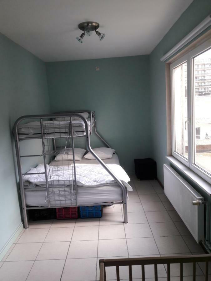 2 Slaapkamer Appartement Op De Zeedijk Van Oostende. Eksteriør billede