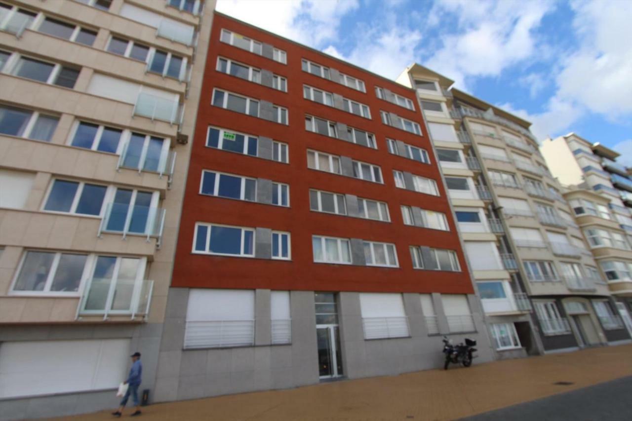2 Slaapkamer Appartement Op De Zeedijk Van Oostende. Eksteriør billede