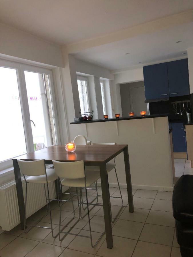 2 Slaapkamer Appartement Op De Zeedijk Van Oostende. Eksteriør billede