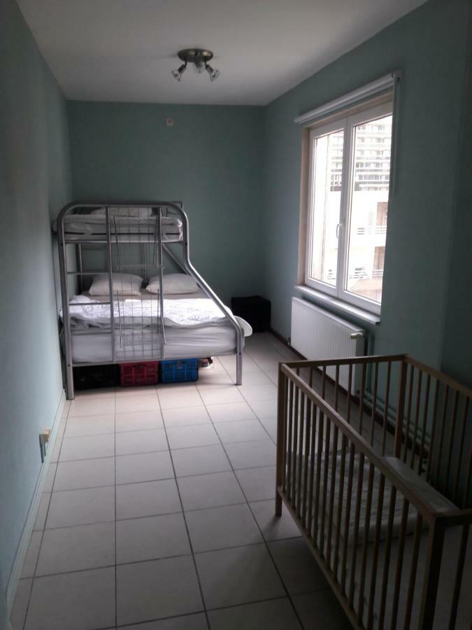 2 Slaapkamer Appartement Op De Zeedijk Van Oostende. Eksteriør billede